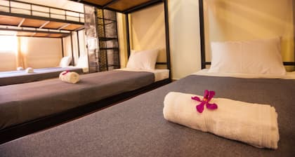 B52 Hostel