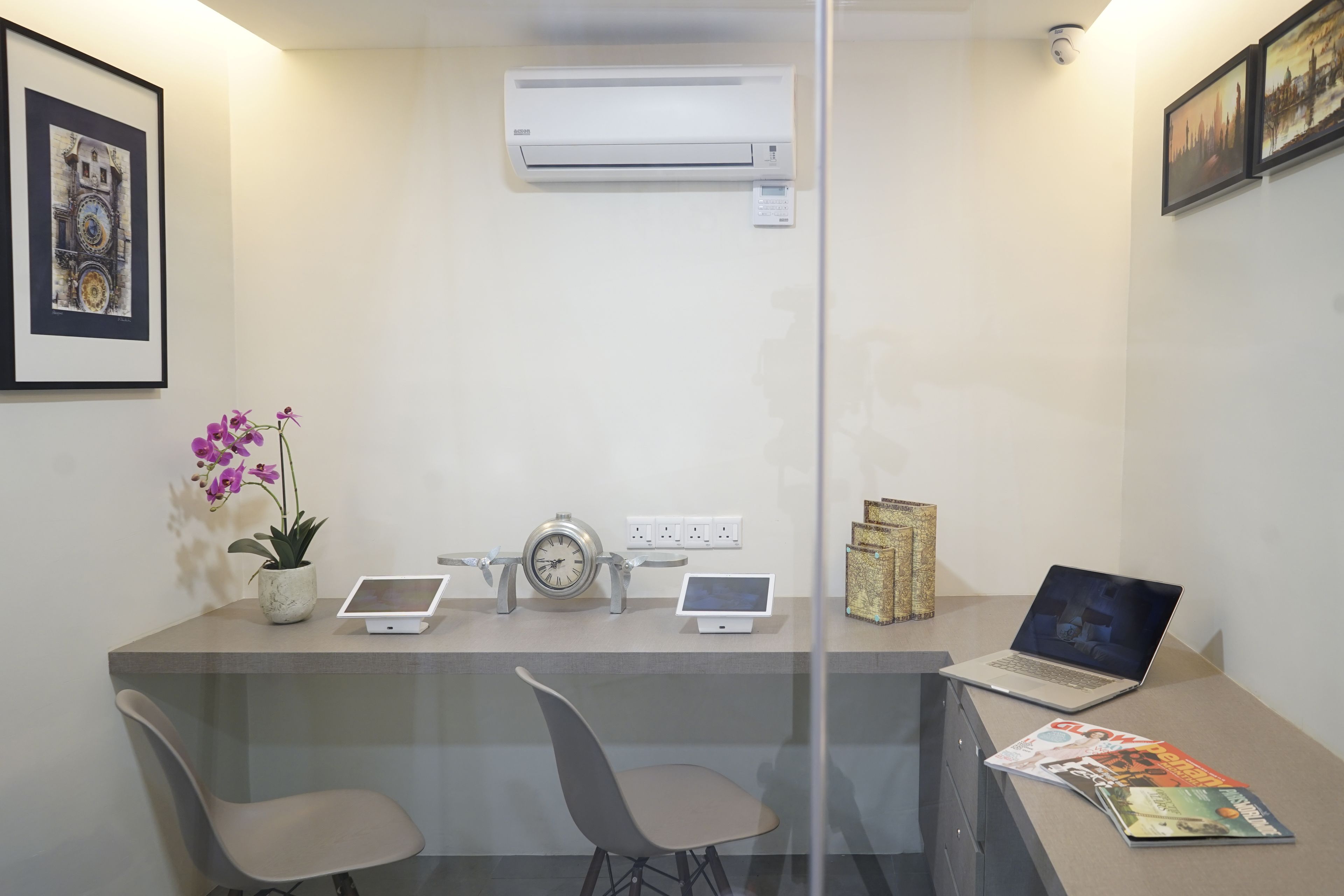 in-room business centre