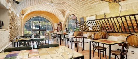 Petit déjeuner buffet (11 EUR par personne)