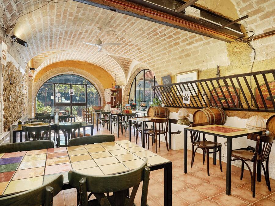 Daily buffet breakfast (EUR 11 per person)