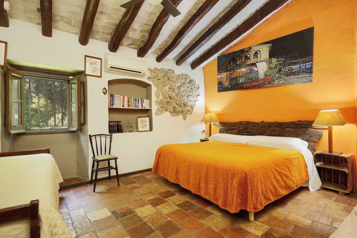 Comfort Triple Room | 1 bedroom, premium bedding, down comforters, Tempur-Pedic beds