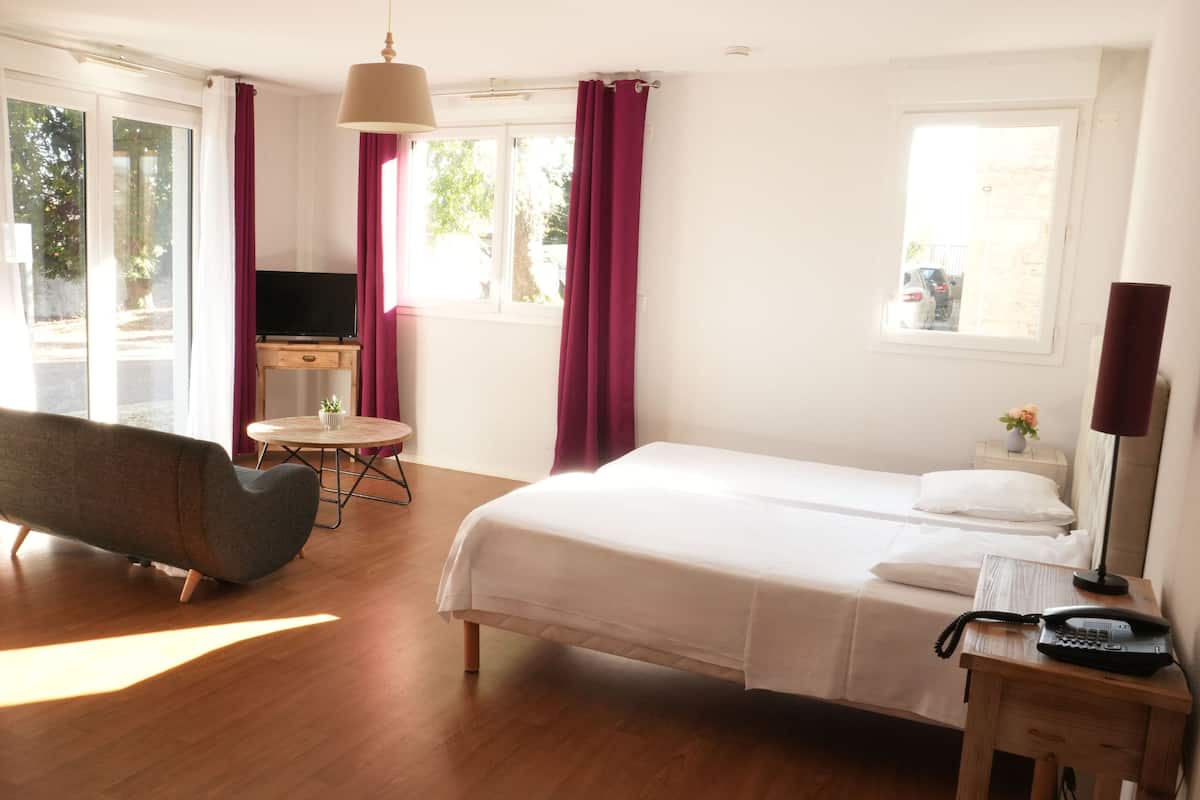 Classic Studio, 2 Twin Beds | 2 bedrooms, individually furnished, iron/ironing board, free WiFi