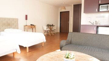 Classic Studio, 2 Twin Beds | Individually furnished, iron/ironing board, free WiFi, bed sheets