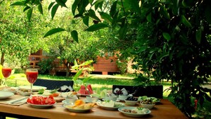 Free daily full breakfast - Baraka House Cirali (Kemer)