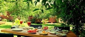 Petit déjeuner complet compris tous les jours