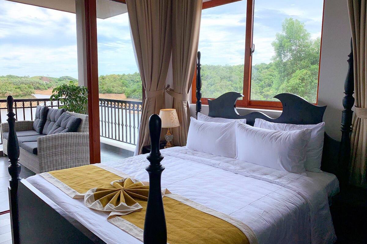 family apartment, 3 bedrooms, hot tub | free minibar, in-room safe, desk, laptop workspace