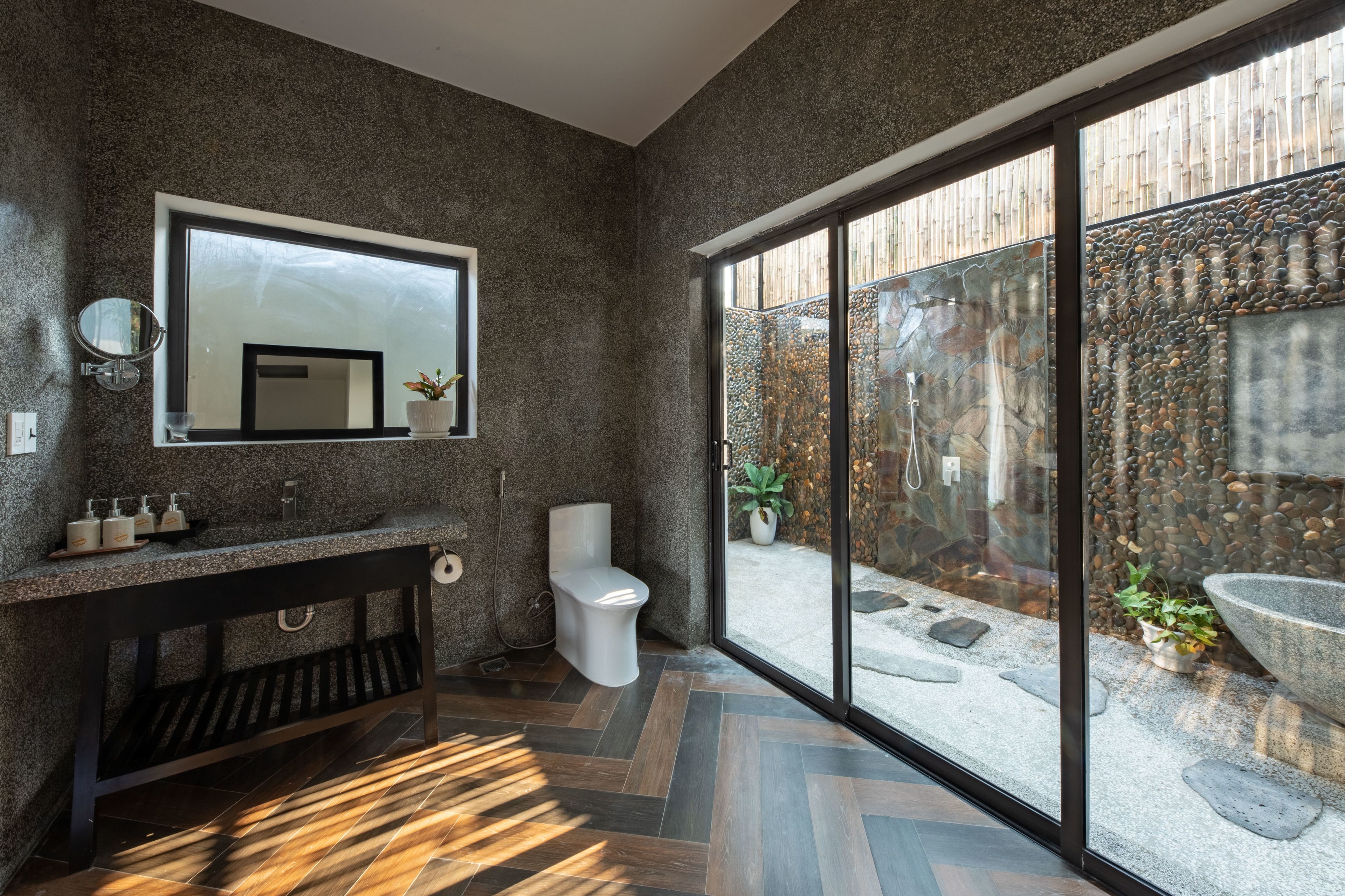 grand villa, 1 king bed, lake view, lakeside | bathroom | shower, hydromassage showerhead, free toiletries, hair dryer