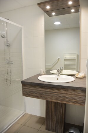 Bathroom sink - Zenao Appart'hotel - Yzeure (Yzeure)