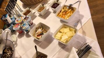 Café da manhã com buffet diário (EUR 12 por pessoa)