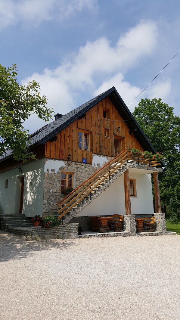 Front of property - Guest House Plitvice Waterfall (Plitvicka Jezera)
