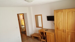 Premium bedding, pillow-top beds, desk, cots/infant beds