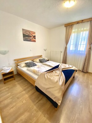 Premium bedding, pillow-top beds, desk, soundproofing - Guest House Plitvice Waterfall (Plitvicka Jezera)