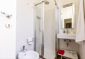 Studio | Bathroom | Shower, rainfall showerhead, hair dryer, bidet