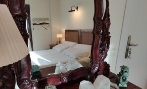 Desk, blackout drapes, soundproofing, free WiFi