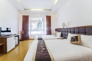 Minibar, Schreibtisch, kostenloses WLAN