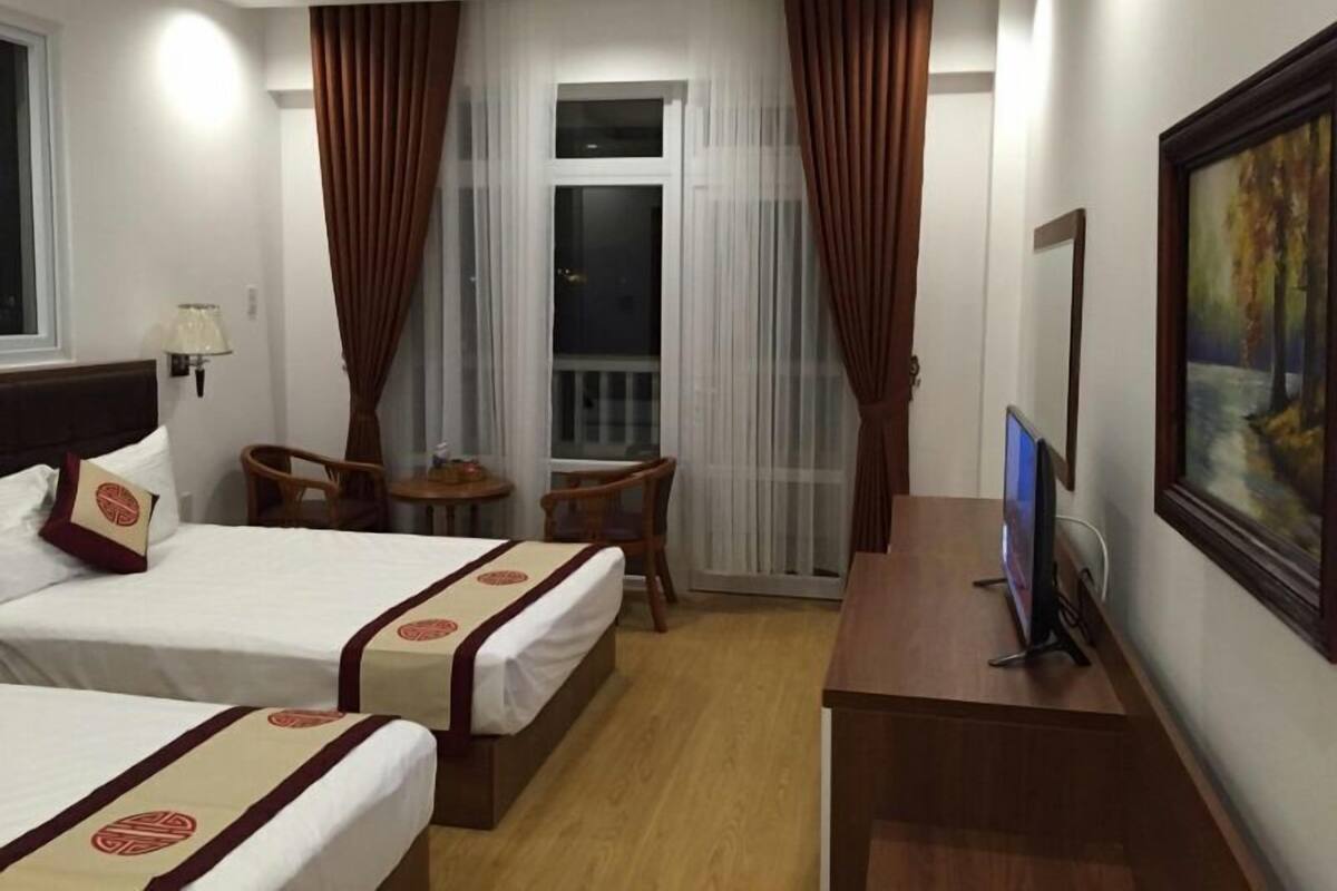 Deluxe Twin Room | Minibar, desk, free WiFi
