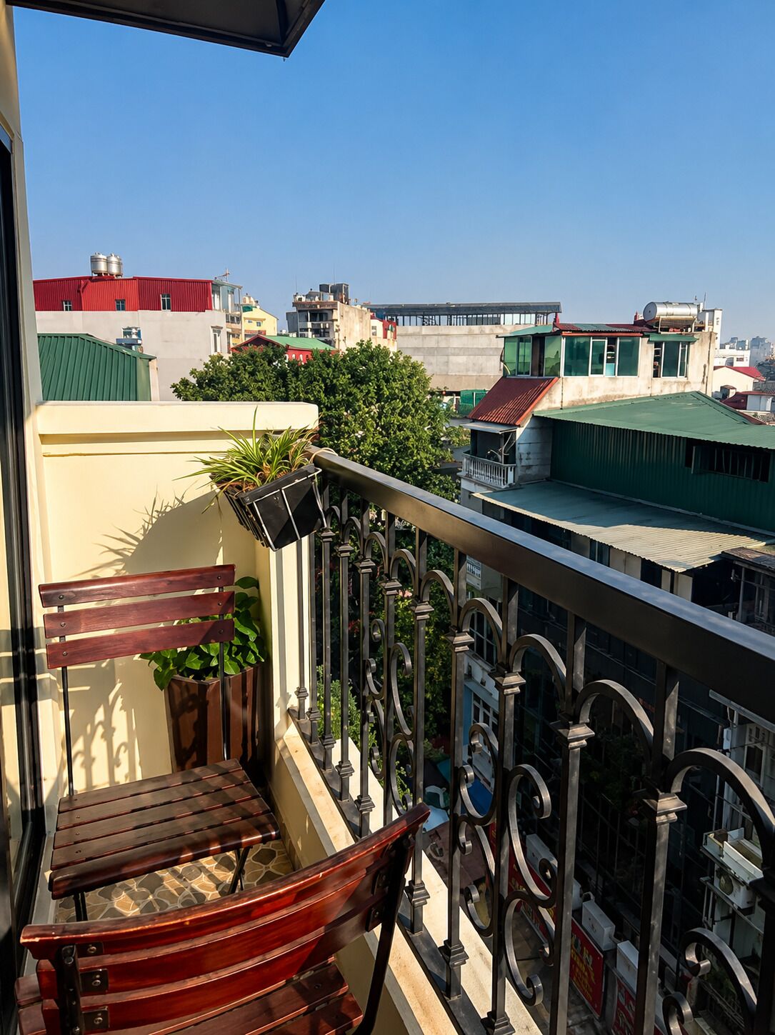 Suite with Balcony | Premium bedding, minibar, in-room safe, desk