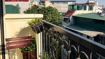Suite with Balcony | Premium bedding, minibar, in-room safe, desk