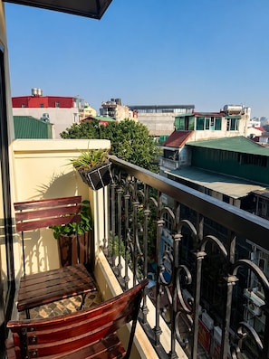 Suite with Balcony | Premium bedding, minibar, in-room safe, desk