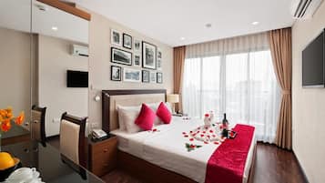 Suite | Premium bedding, minibar, in-room safe, desk