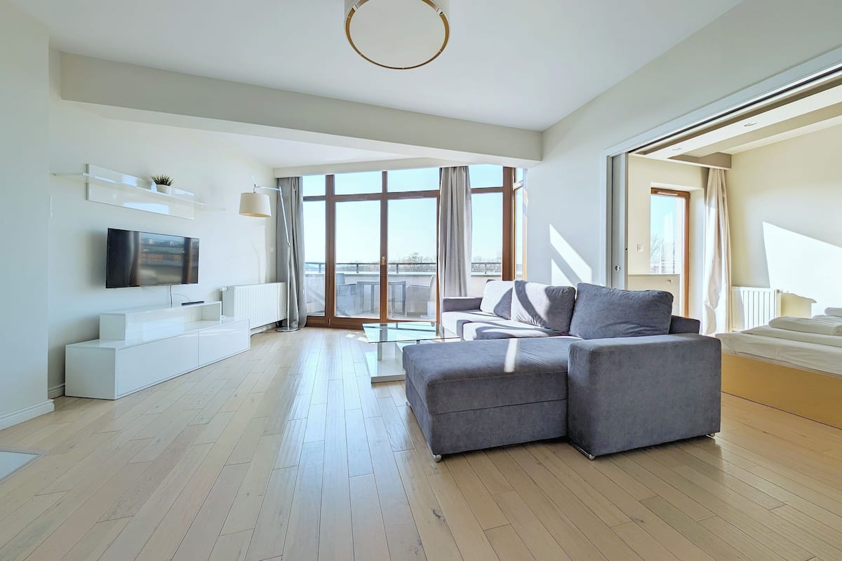 1 bedroom, individually decorated, individually furnished
