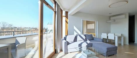 1 bedroom, individually decorated, individually furnished