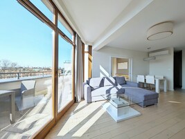 Premier Ρετιρέ, 1 Υπνοδωμάτιο (Air Condition) | 1 υπνοδωμάτιο, μοναδική διακόσμηση, μοναδική επίπλωση 