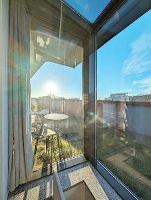 Suite studio panoramique, balcon, dans la tour (Air Condition) | 1 chambre, décor unique, ameublement unique