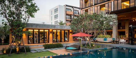 Outdoor pool, pool umbrellas