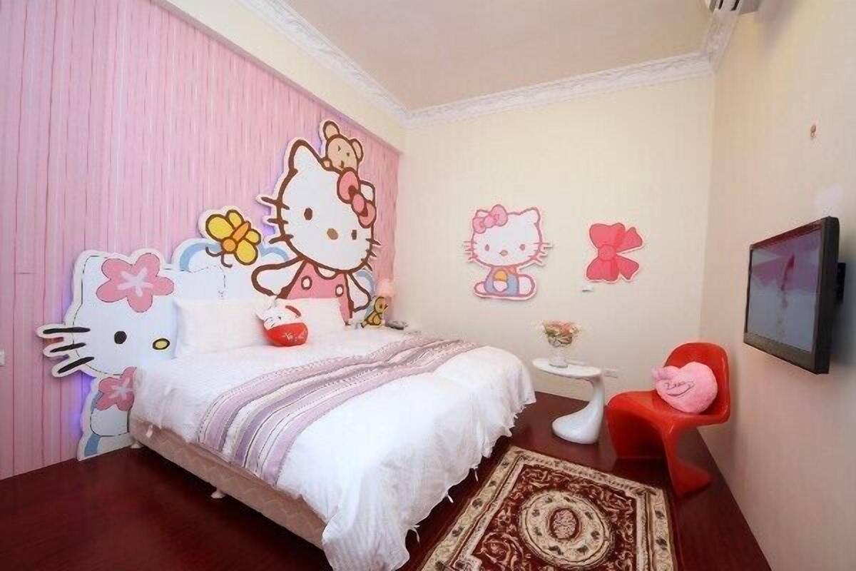 더블룸 (Pink Cat) | 고급 침구, 책상, 간이 침대, 무료 WiFi