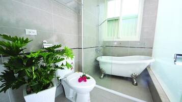 Artículos de tocador gratuitos, secador de pelo, toallas