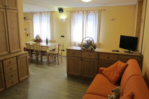 Apartment, Ground Floor (Terra) | Living area