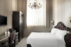 Superior Room, 1 Double Bed | 1 bedroom, minibar, in-room safe, desk