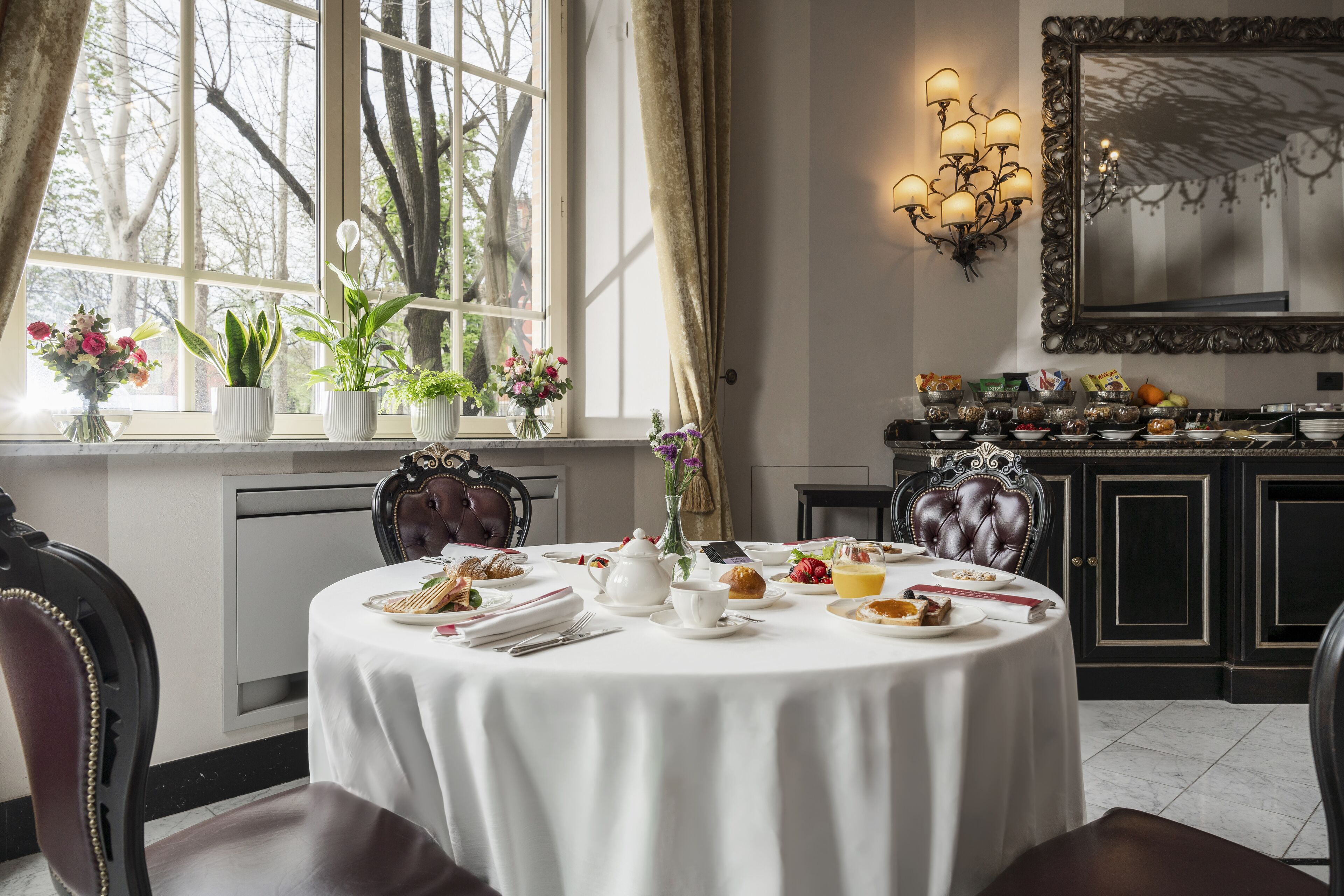 Petit déjeuner buffet servi tous les jours en supplément