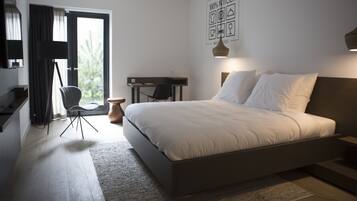 Comfort Double Room | In-room safe, soundproofing, iron/ironing board, free WiFi