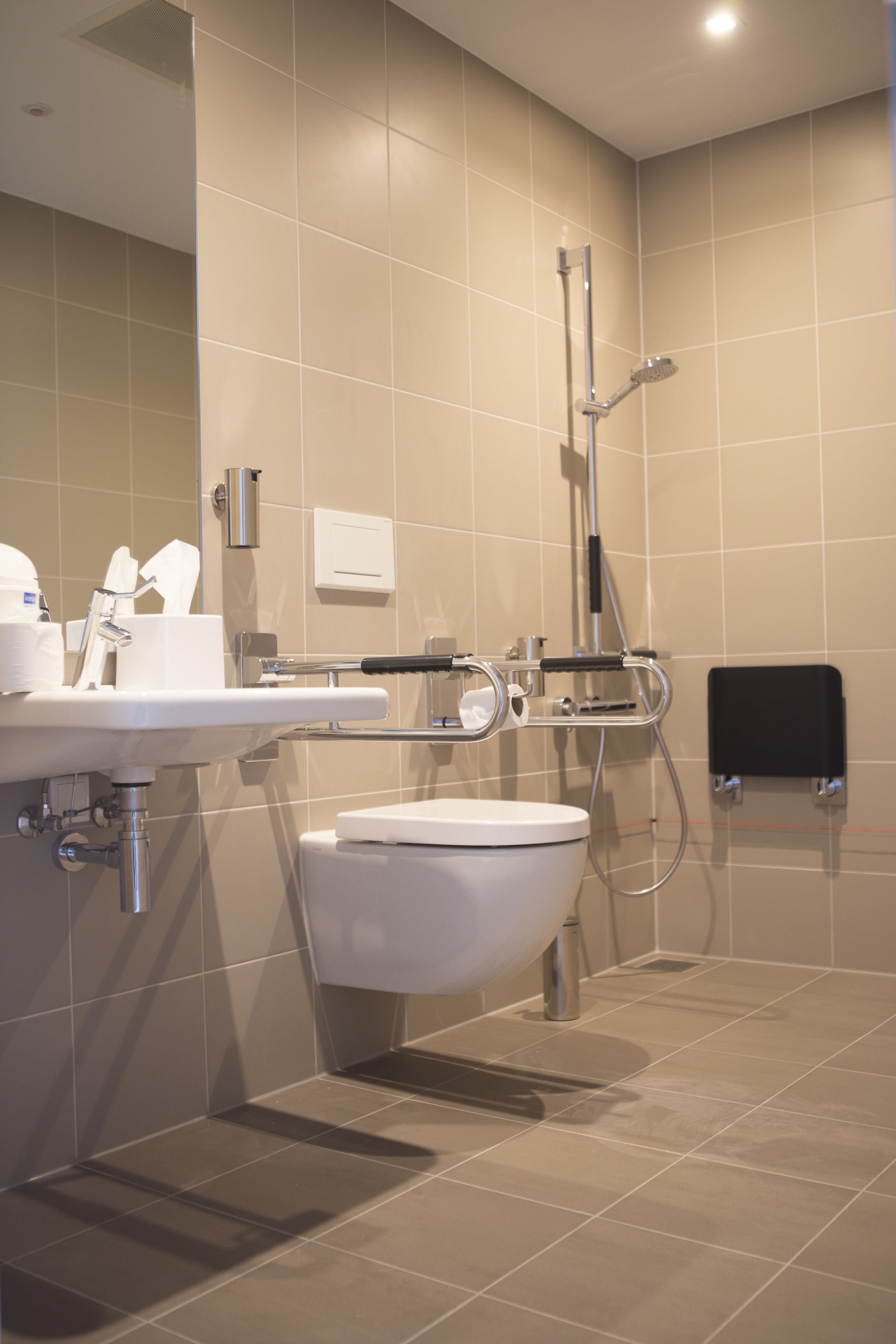 comfort double room, accessible | bathroom | hair dryer, towels