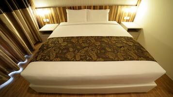 Desk, iron/ironing board, free WiFi, bed sheets