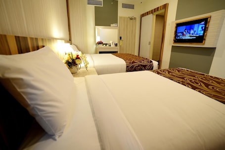 Desk, iron/ironing board, free WiFi, bed sheets. Rimba Hotel