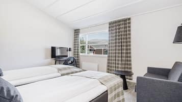 Escrivaninha, quartos à prova de som, Wi-Fi de cortesia, roupa de cama