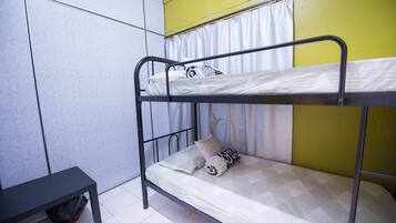 書桌、免費 Wi-Fi