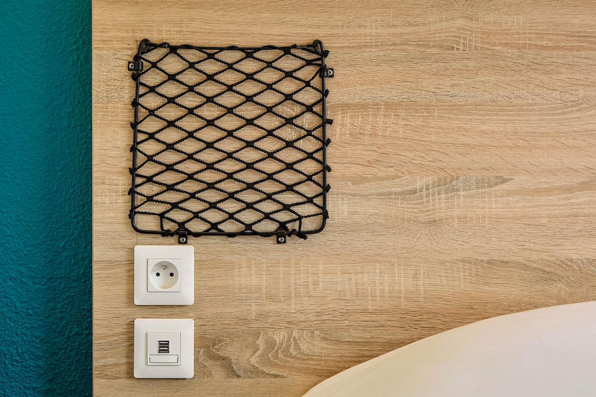 Schreibtisch, schallisolierte Zimmer, Bügeleisen/Bügelbrett