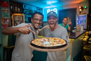 Breakfast and dinner served - El Misti Hostel Ipanema (Rio de Janeiro)