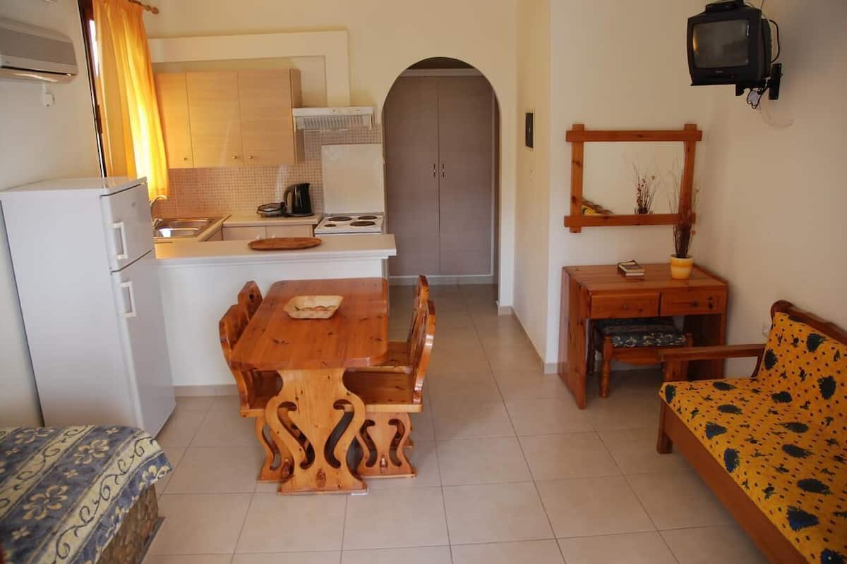 Apartment, 1 Bedroom | Private kitchenette