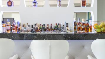 Bar (trong khuôn viên)