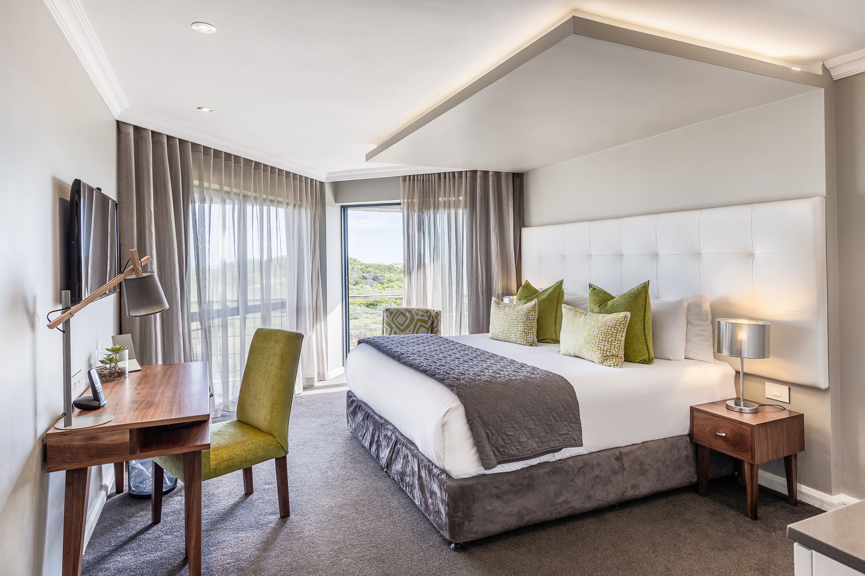 Sengetøy av topp kvalitet, senger med overmadrass og minibar