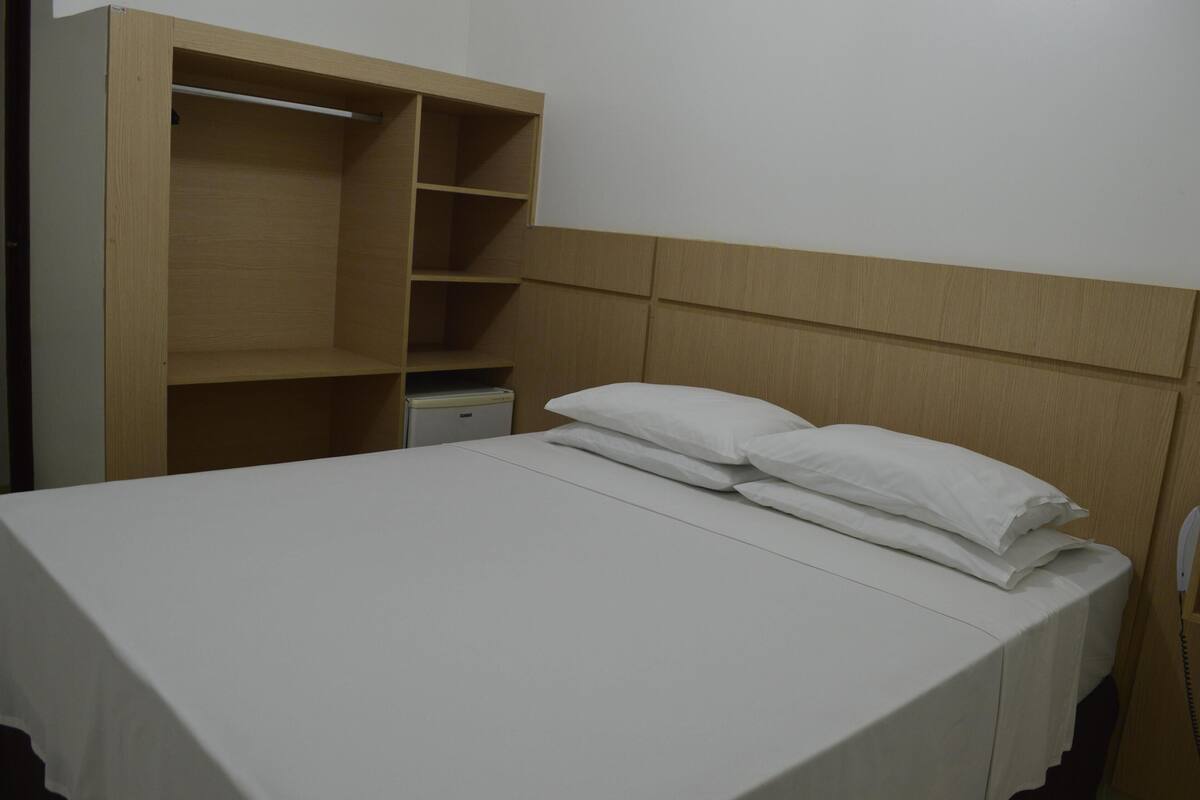 Minibar, blackout drapes, WiFi (free)
