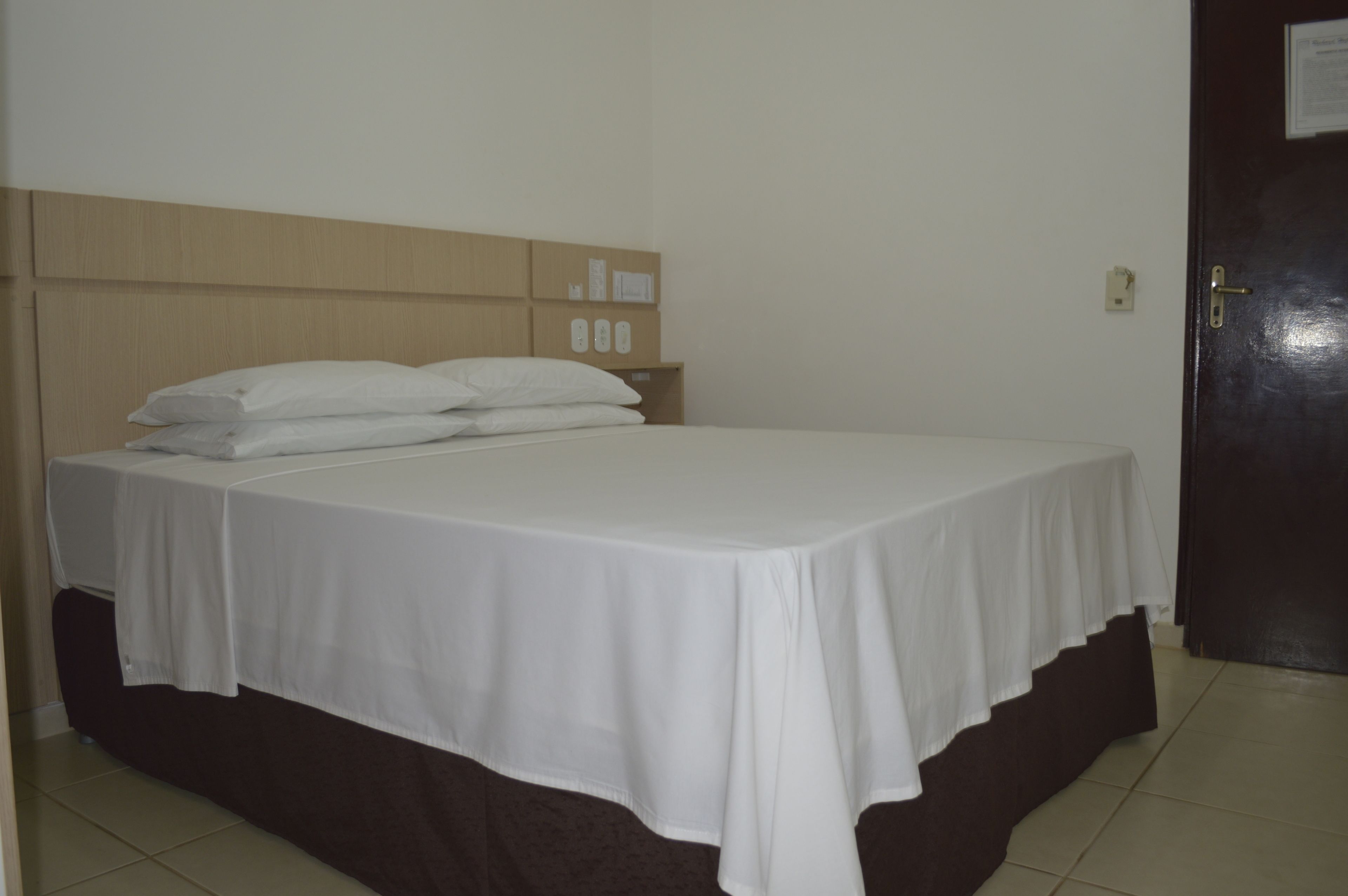 Quarto casal standard, 1 cama Queen | Vista do quarto