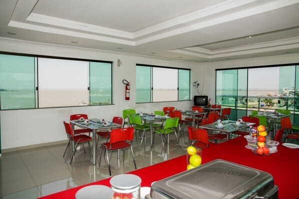 Free daily buffet breakfast  - Hotel Imperador (Santarém)