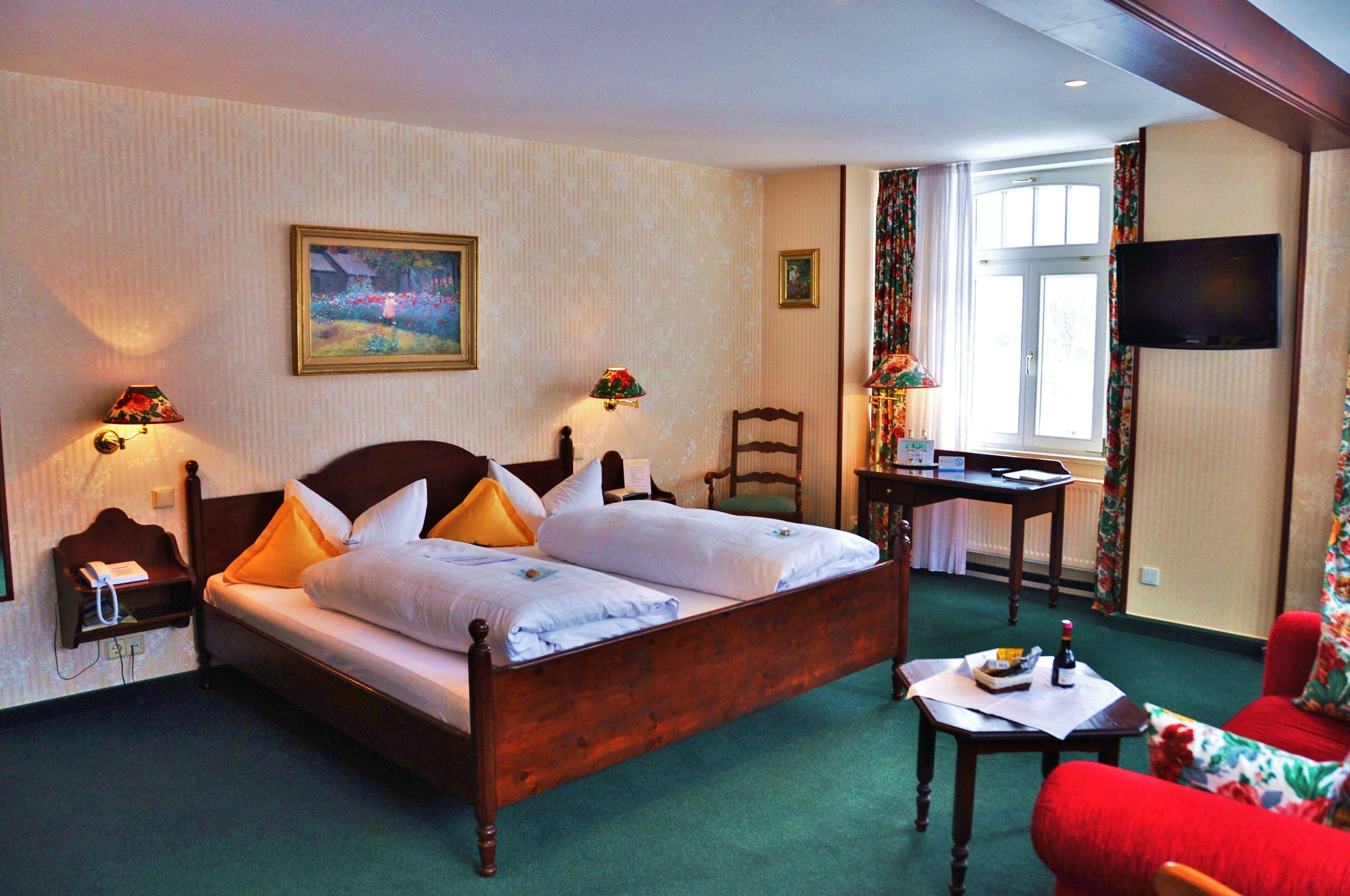 Royal Double or Twin Room | Living room | LCD TV