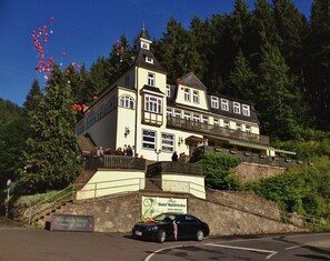 تفاصيل الفندق من الخارج